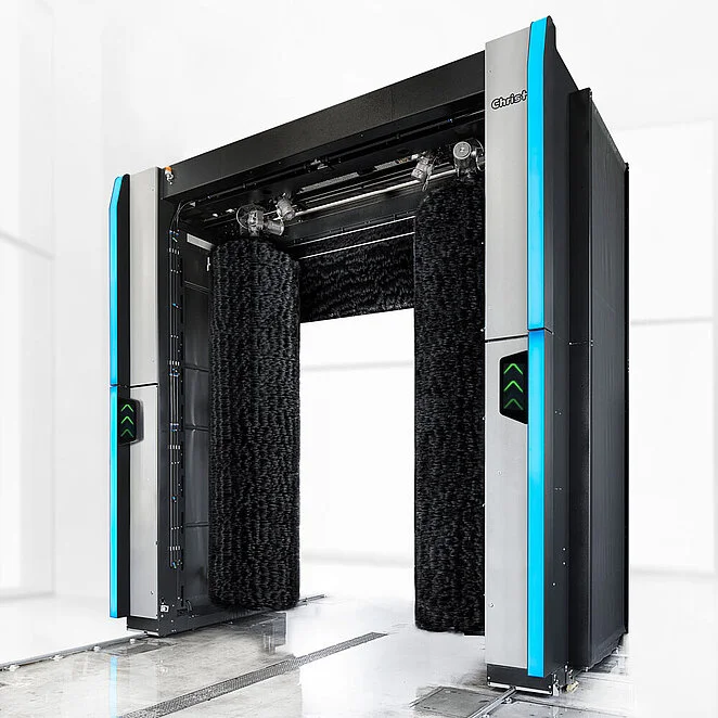 Blade design truck wash system