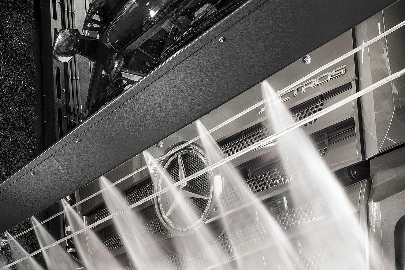 High pressure truck wash system